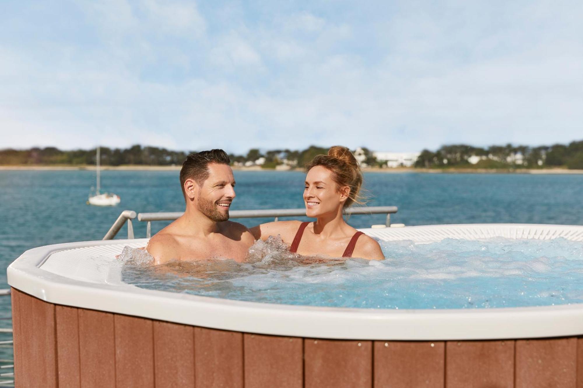 Residences Valdys Thalasso & Spa De Rockroum Роскоф Екстериор снимка